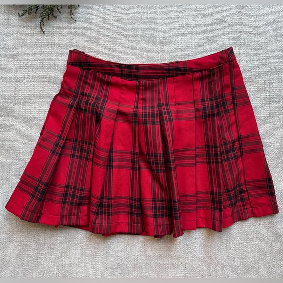 Forever 21 Pleated Plaid Mini Skirt - Picture 2 of 3